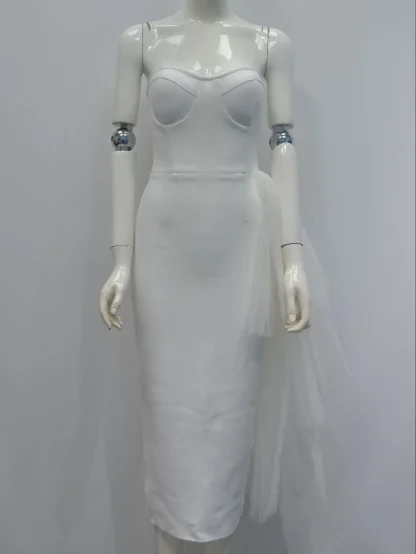 Elegant White Strapless Dress - Image 4