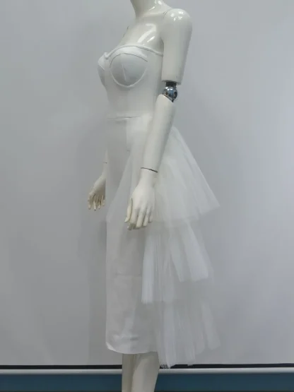 Elegant White Strapless Dress - Image 5