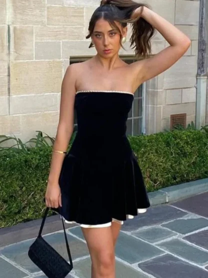 Elegant Black A-line Strapless Dresses - Image 3