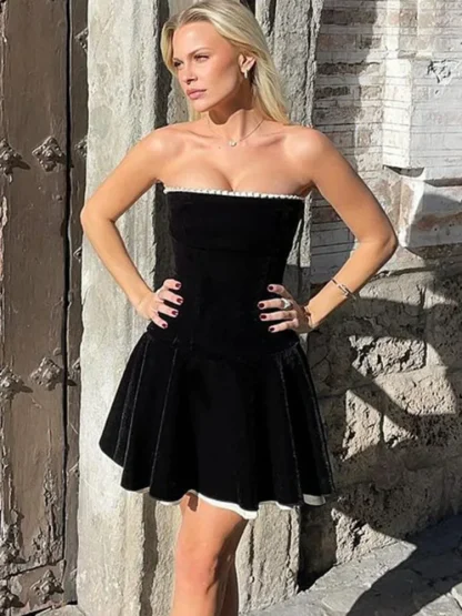 Elegant Black A-line Strapless Dresses
